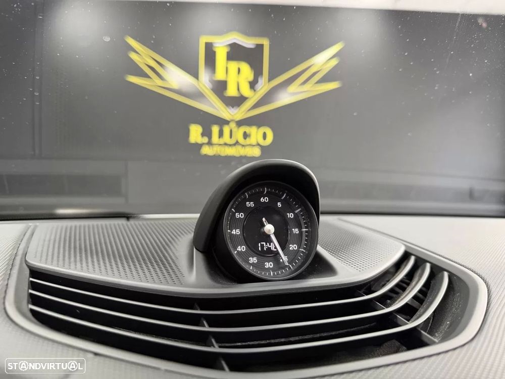 Porsche Taycan 4S - 38