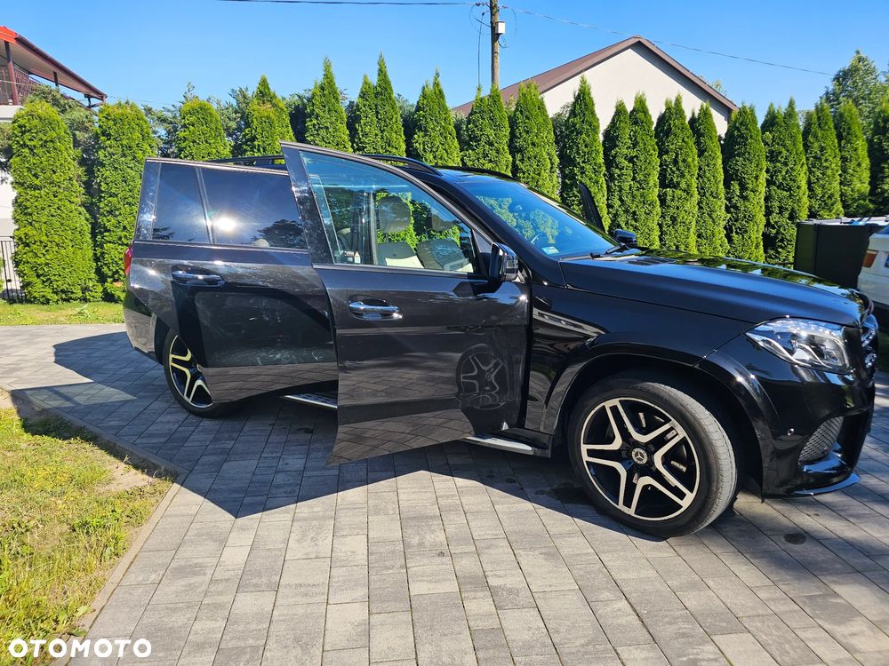 Mercedes-Benz GLS - 33