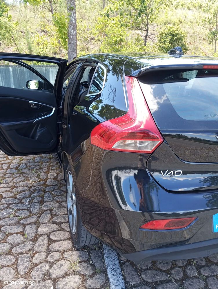 Volvo V40 1.6 D2 R-Design Summum - 3