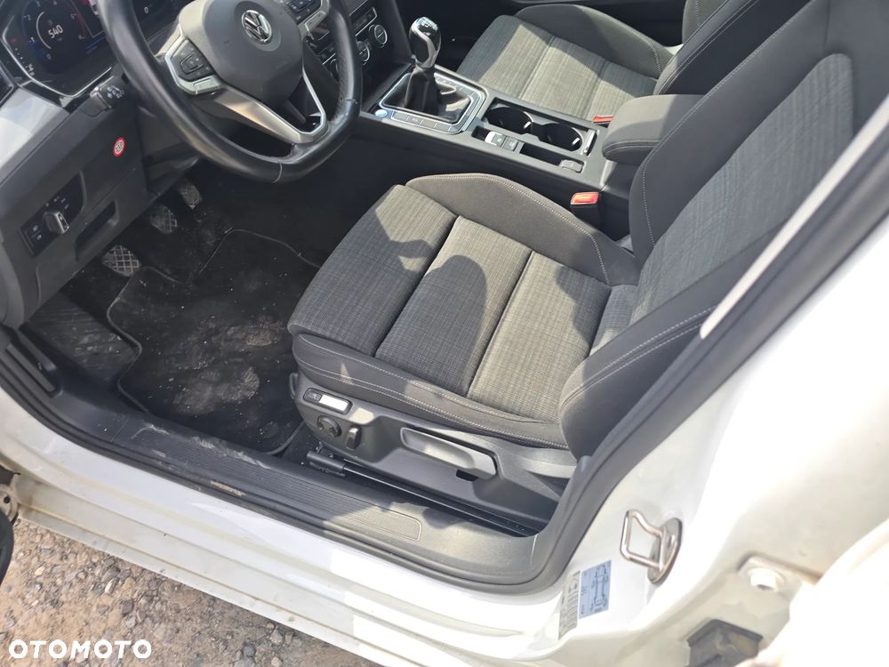 Volkswagen Passat 2.0 TDI (BlueMotion Technology) Comfortline - 9