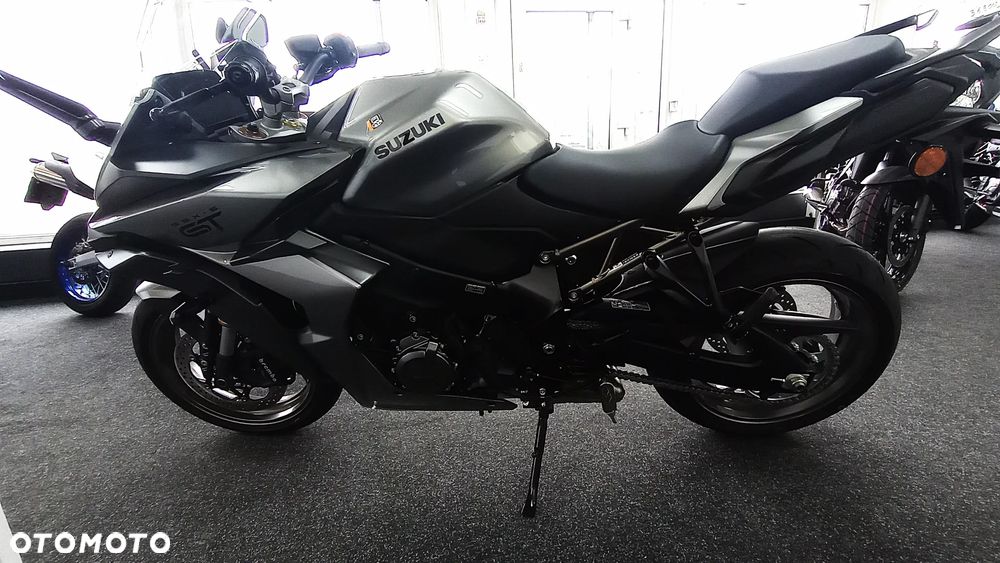 Suzuki GSX - 3