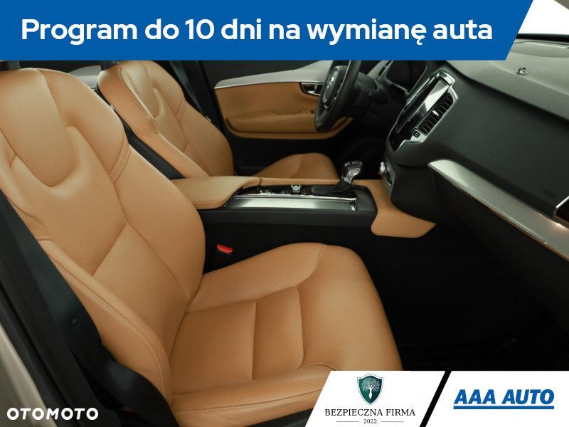 Volvo XC 90 - 9