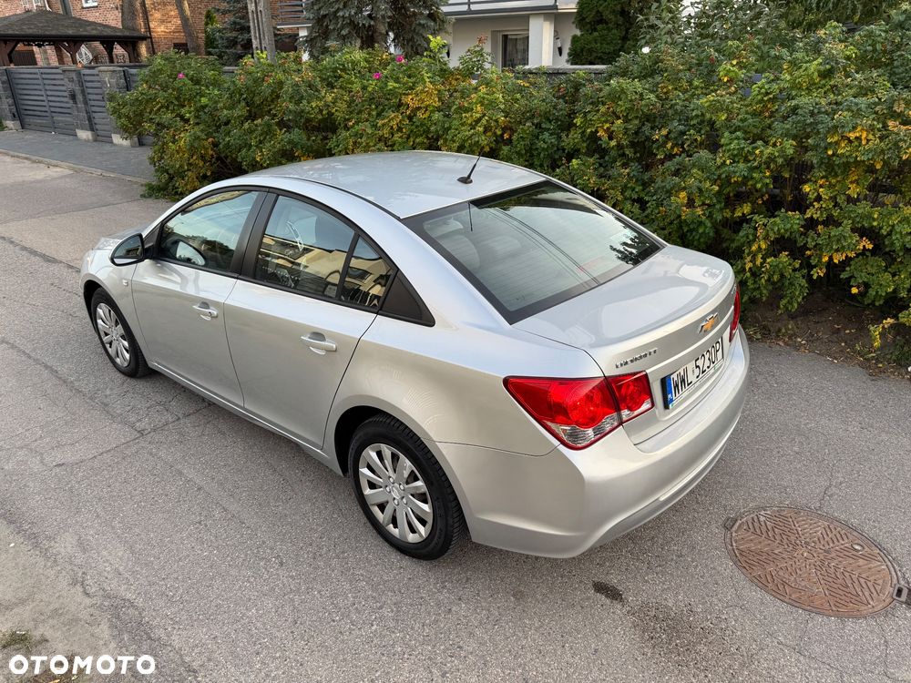 Chevrolet Cruze 1.6 - 24