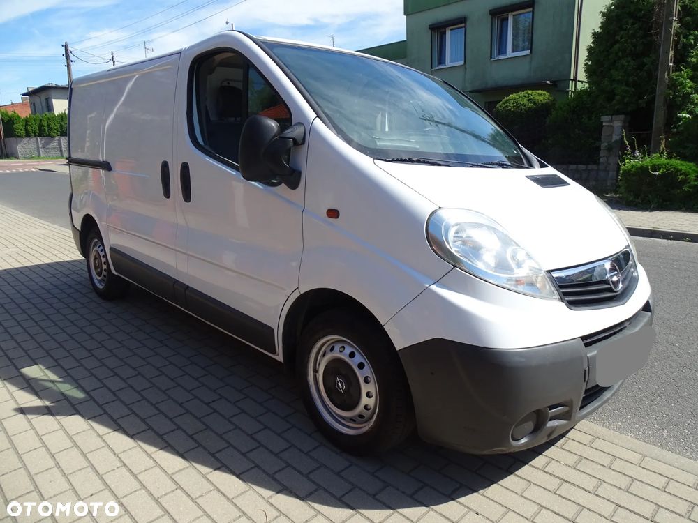 Opel Vivaro 2,0 DTI -90 KONI ,Klimatyzacja ,L1 H1 ,HAK, Zarejestrowany ,Paka długa 2,40m