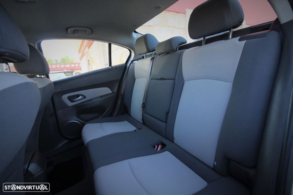 Chevrolet Cruze 1.6 LS - 12