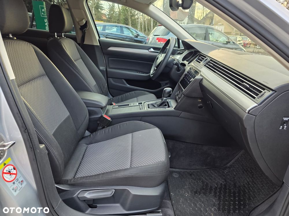 Volkswagen Passat 2.0 TDI SCR DSG Comfortline - 19
