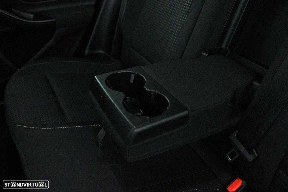 Ford Focus 1.0 EcoBoost MHEV Connected Design — fotografia 31