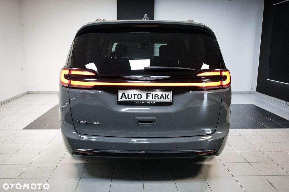 Chrysler Pacifica - 11