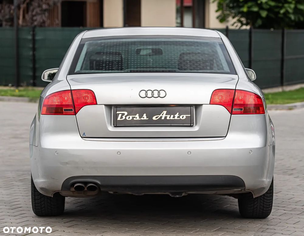 Audi A4 Limousine - 11