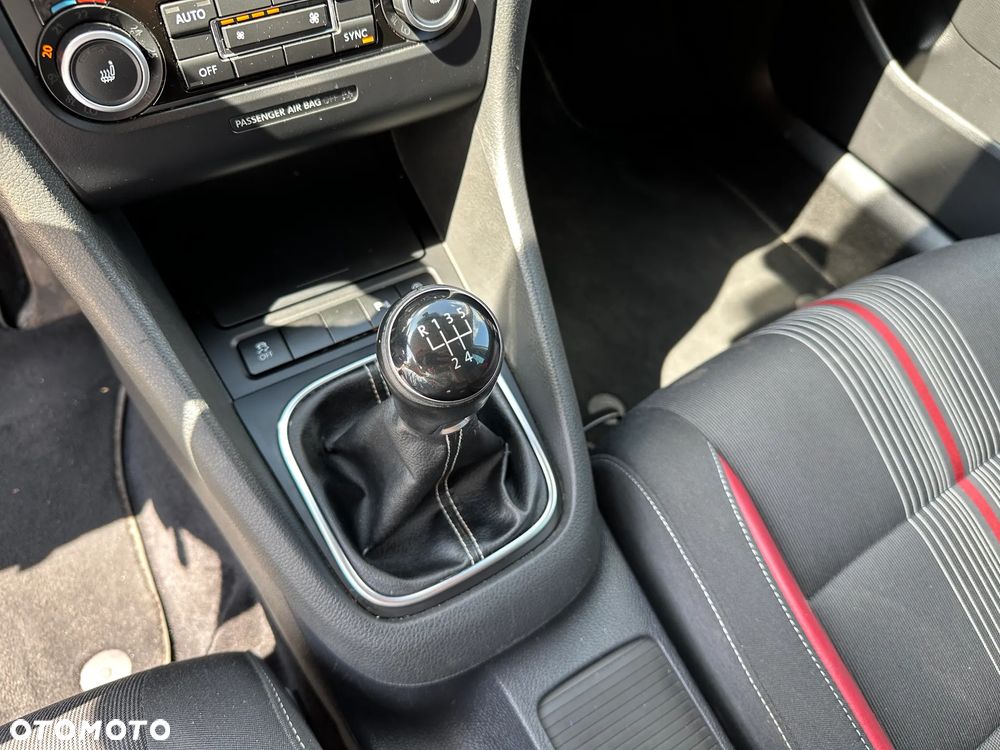 Volkswagen Golf - 14
