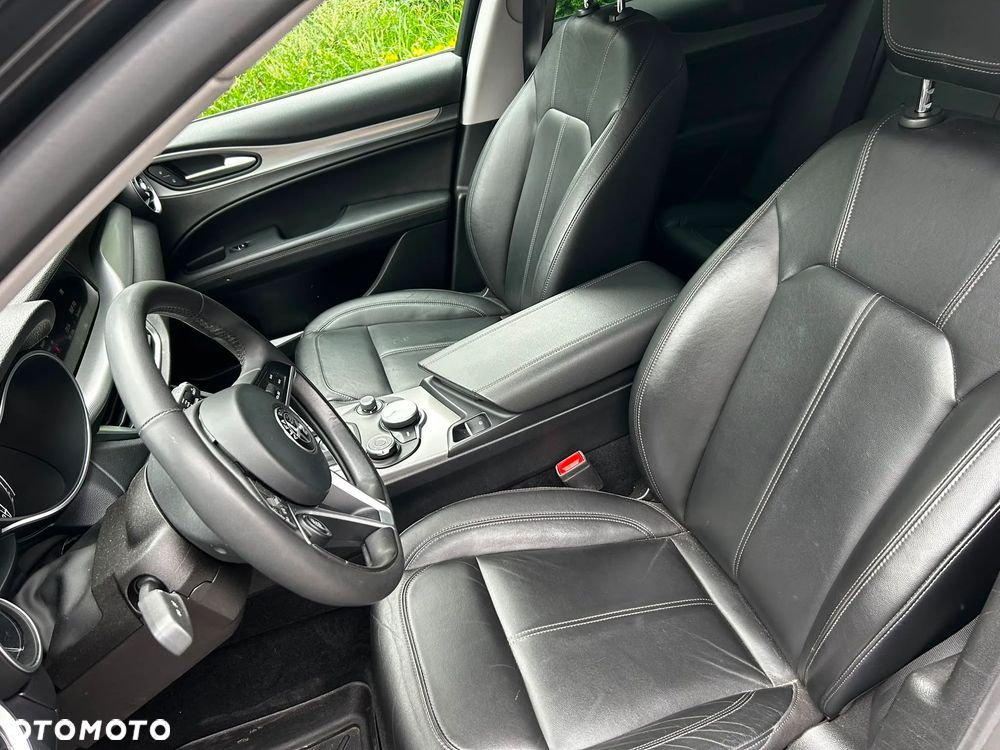 Alfa Romeo Stelvio 2.0 Turbo 16V AT8-Q4 Ti - 16