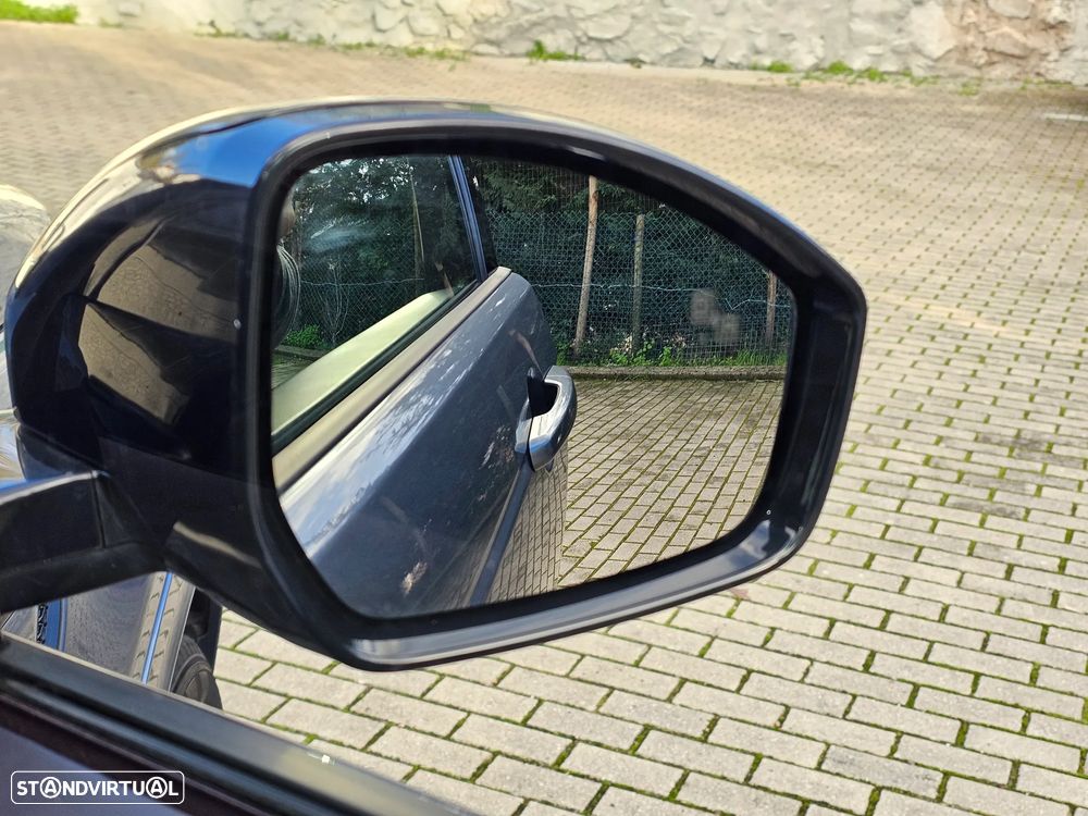 Land Rover Discovery Sport P300e R-Dynamic HSE - 27