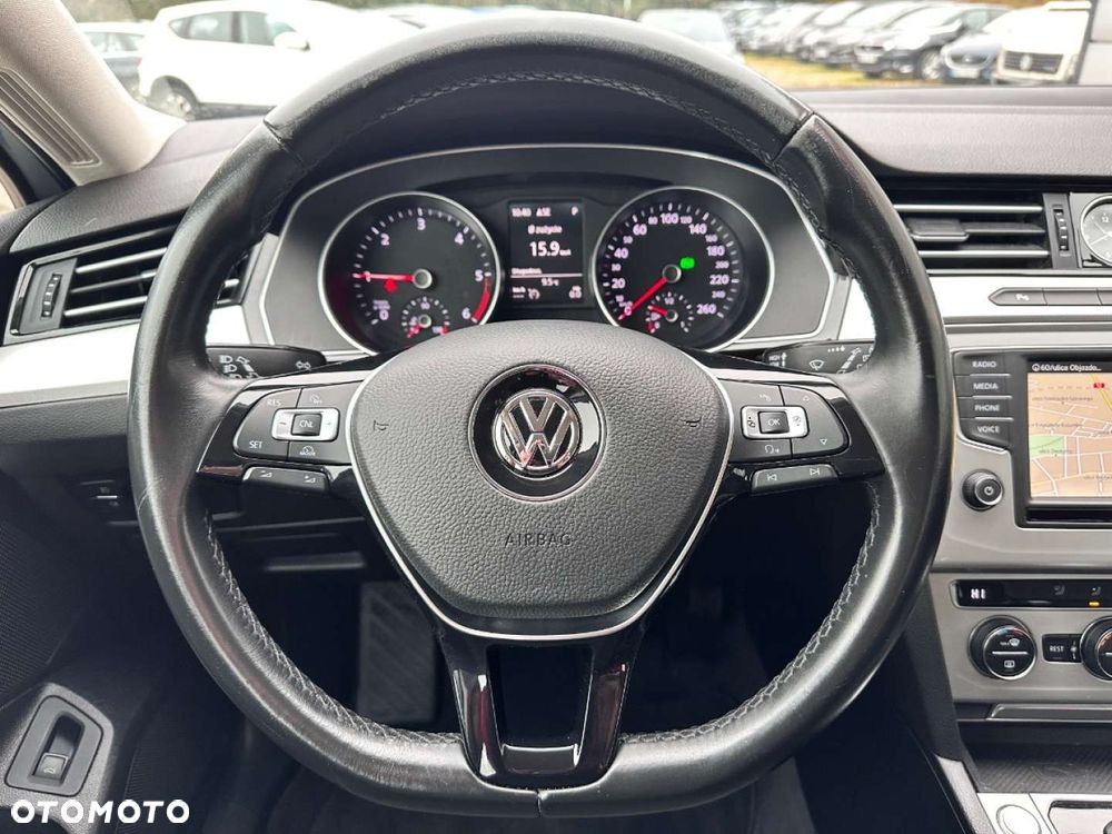 Volkswagen Passat - 35