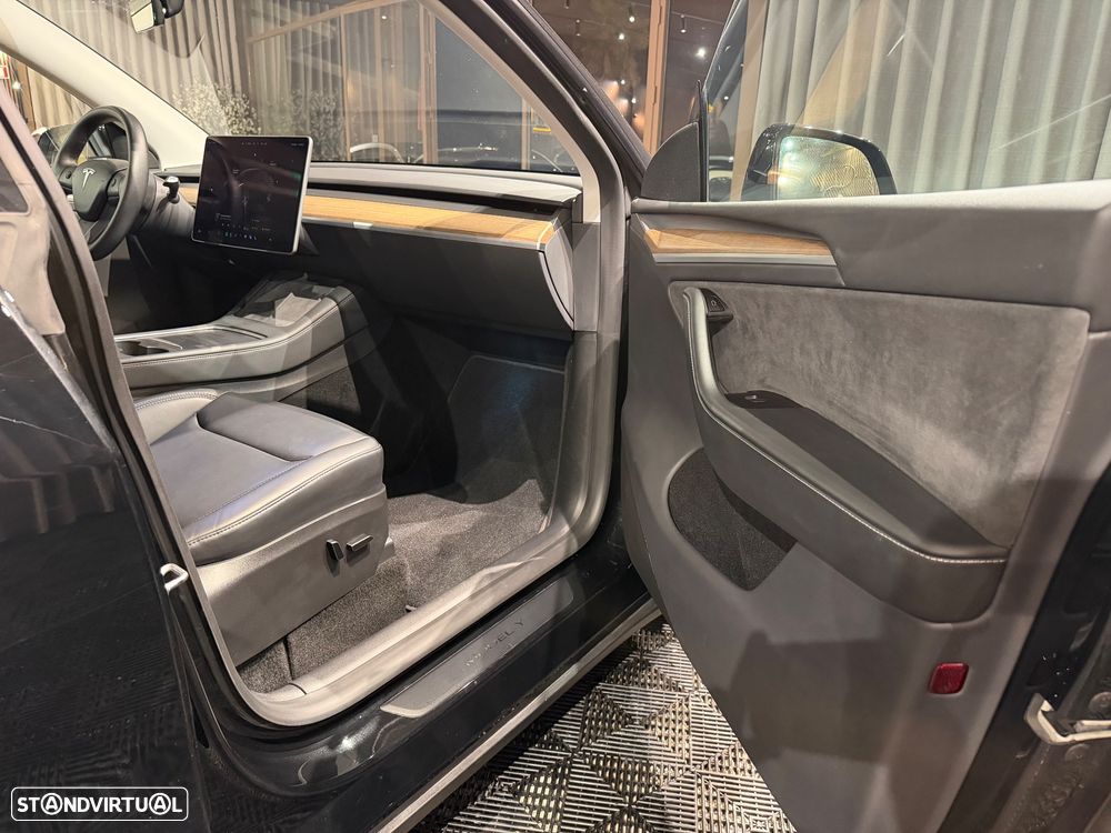 Tesla Model Y Long Range Dual Motor AWD - 30