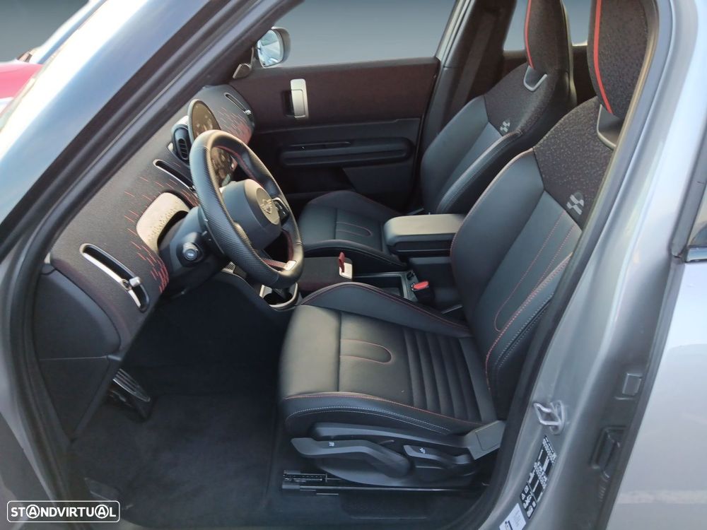 MINI Countryman John Cooper Works L - 17