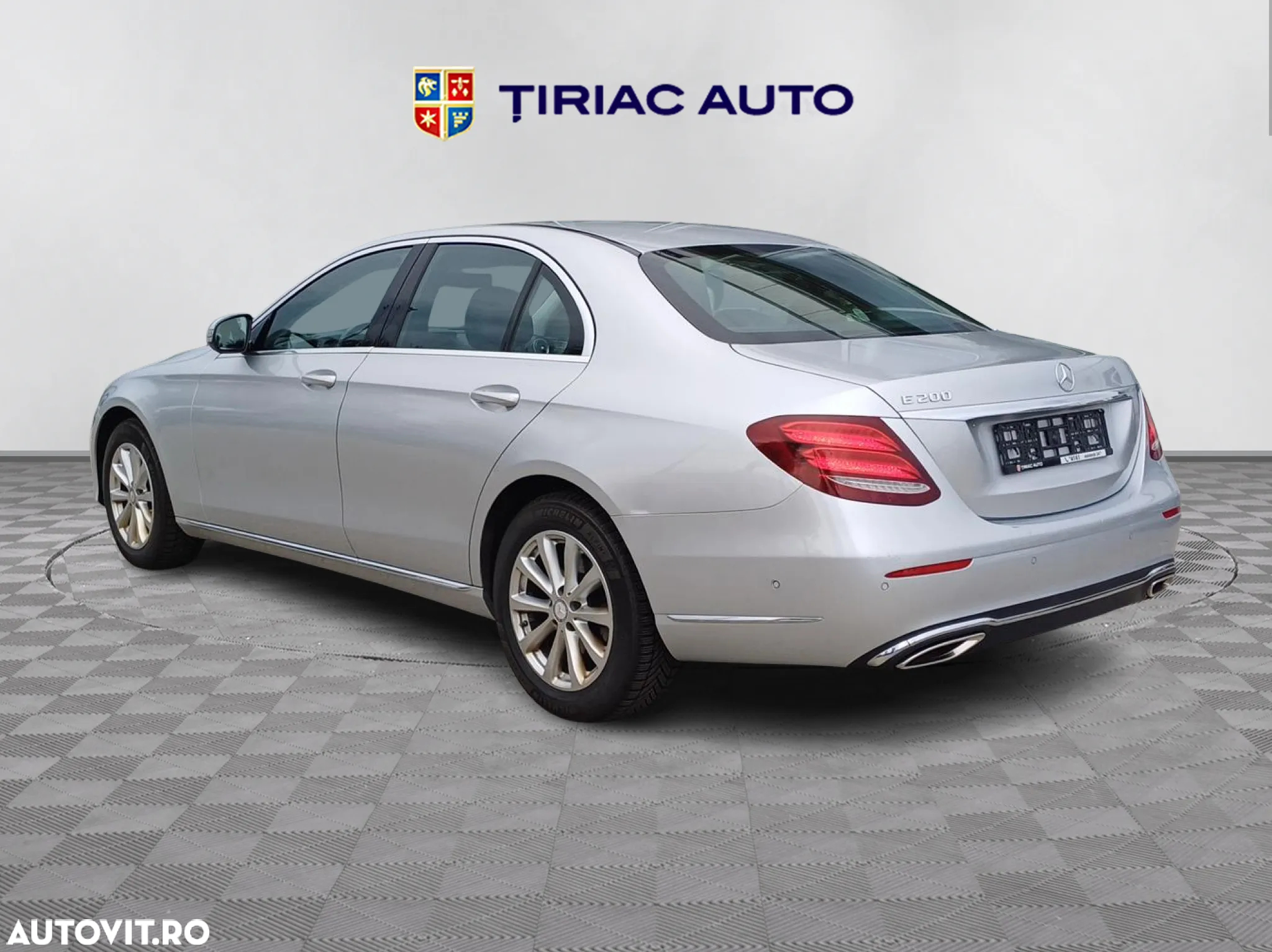 Mercedes-Benz E 200 9G-TRONIC Exclusive - 3