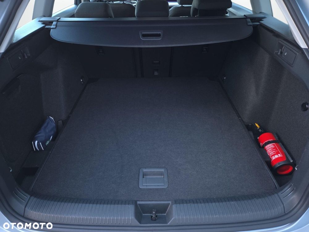 Volkswagen Golf Variant 2.0 TDI Life DSG - 23