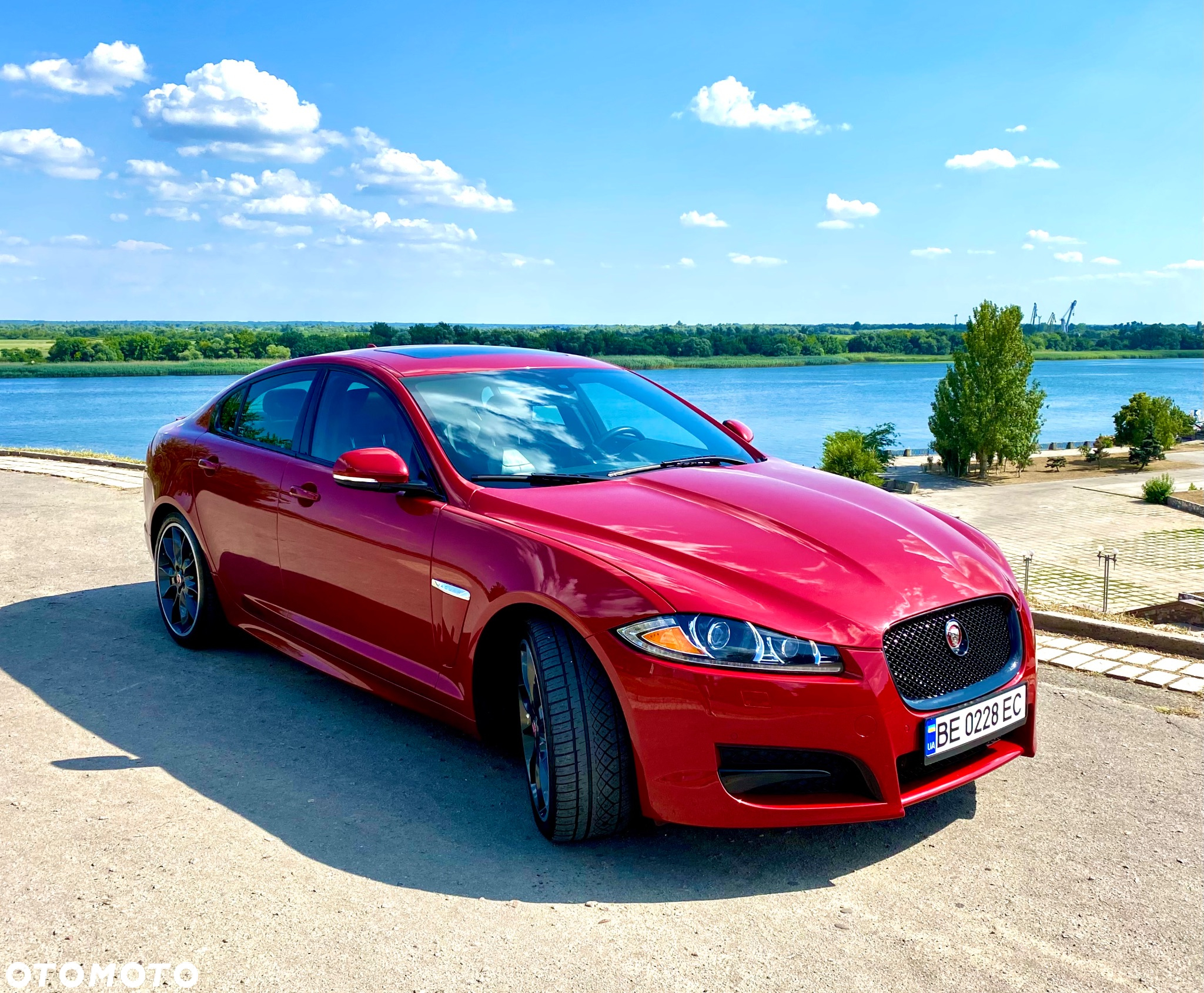 Jaguar XF 3.0 T AWD R-Sport - 13