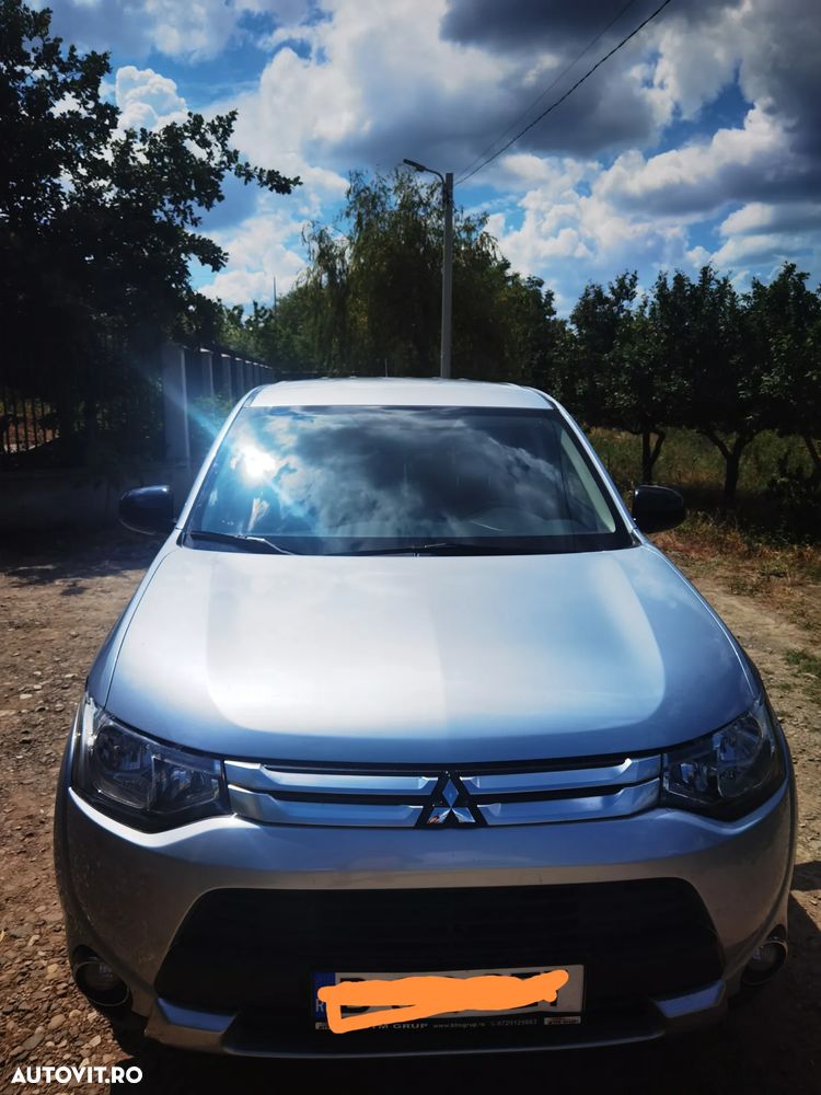 Mitsubishi Outlander - 2