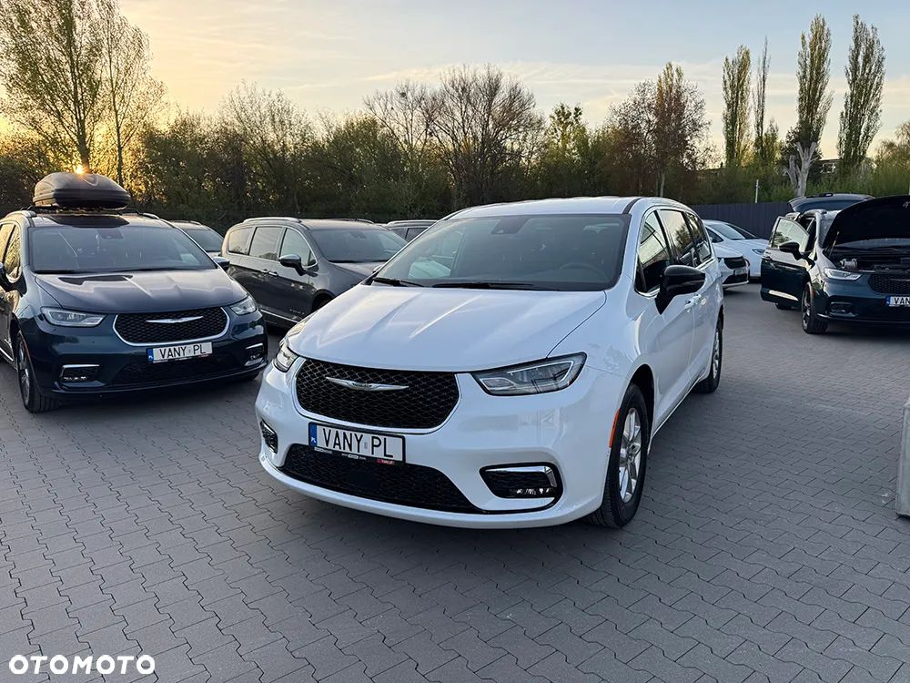 Chrysler Pacifica - 8