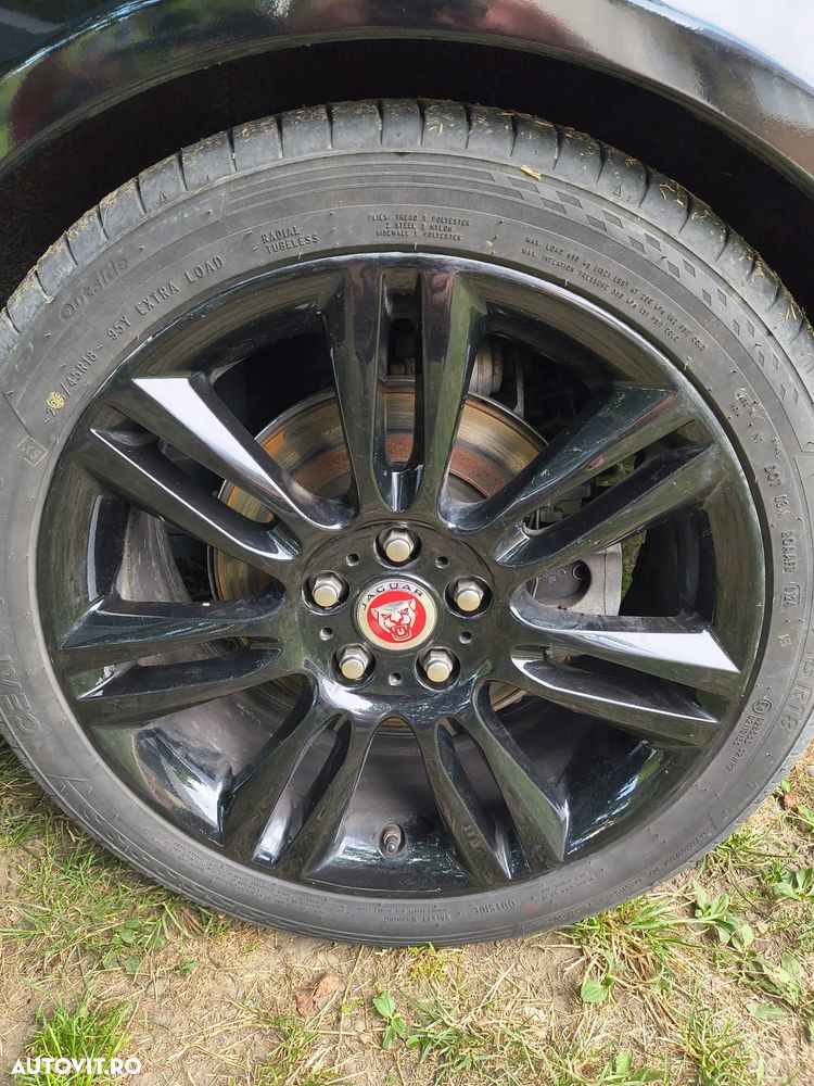 Jaguar XE - 9