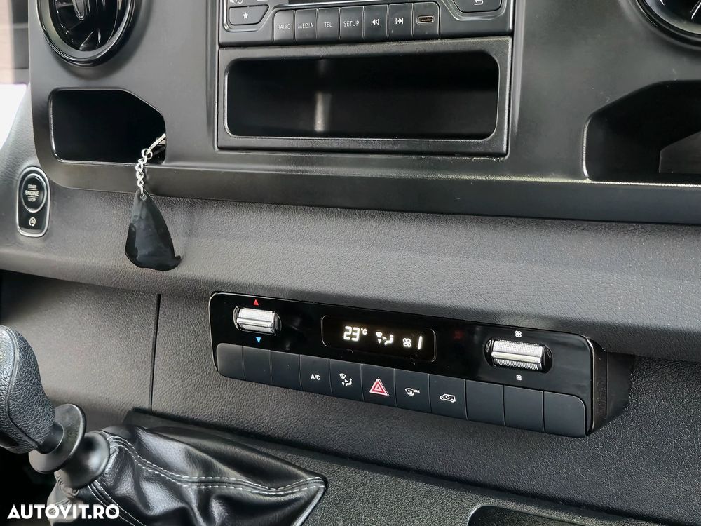 Mercedes-Benz Sprinter - 15