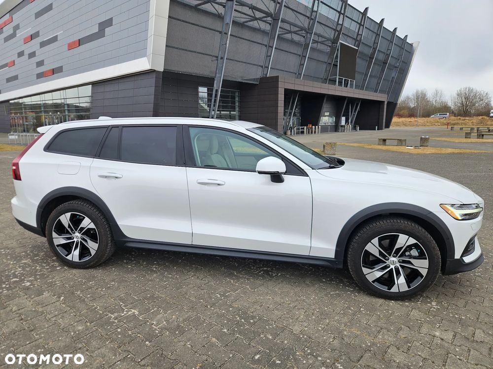 Volvo V60 Cross Country B5 B AWD Plus - 3