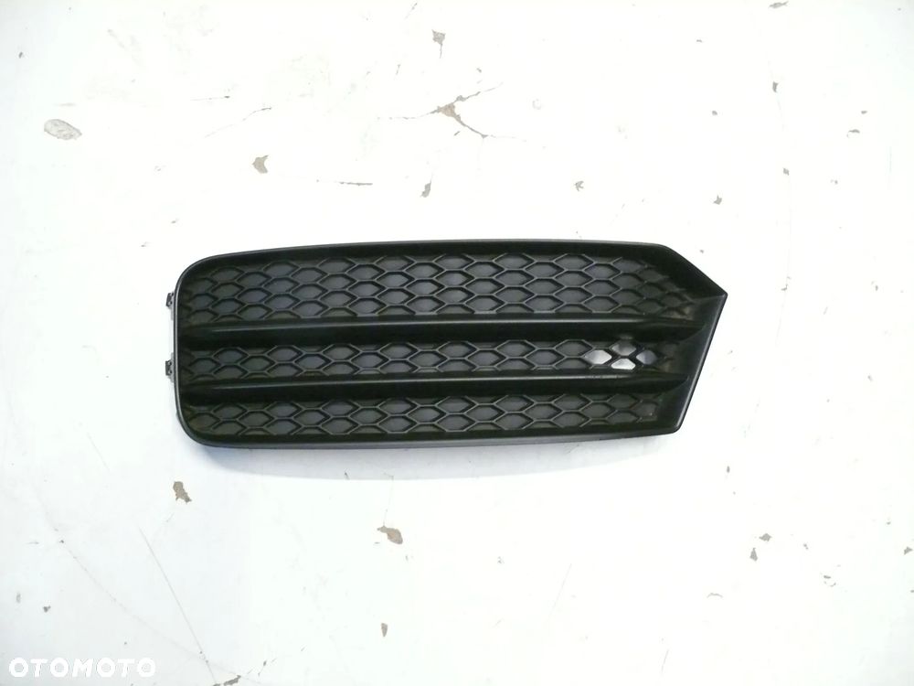 AUDI A1 LIFT KRATKA ZDERZAKA PRAWA