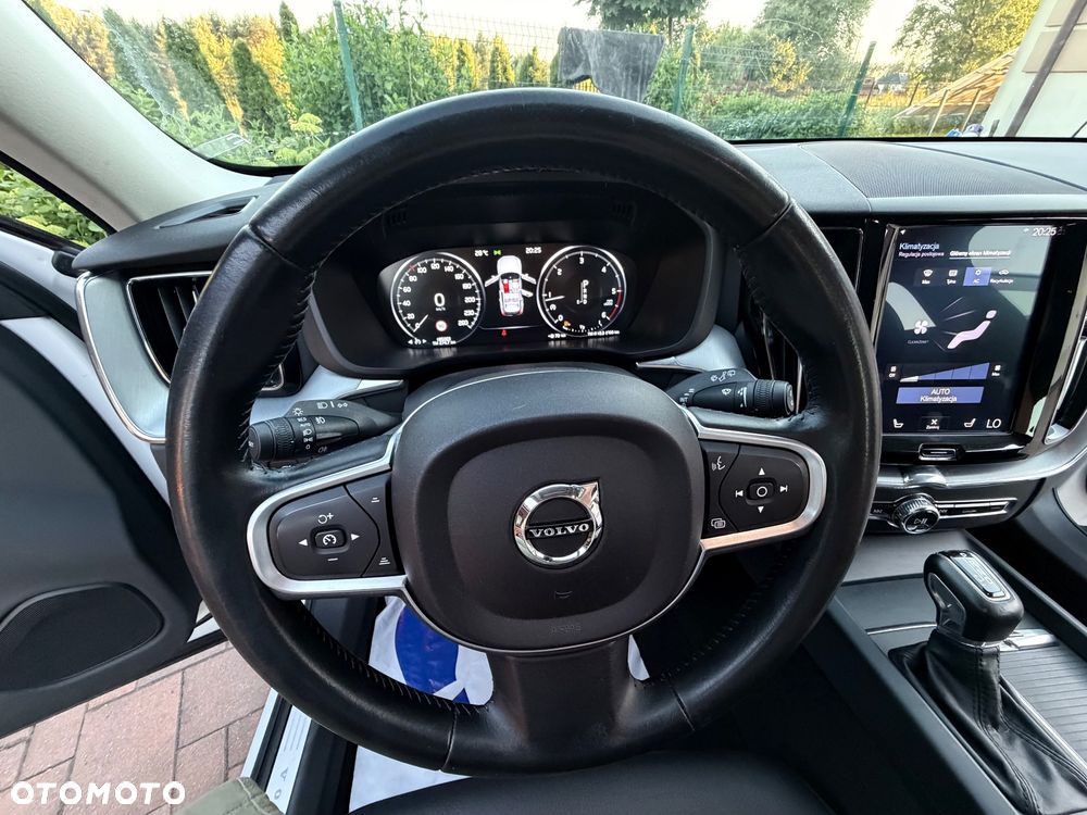 Volvo XC 60 B5 D AWD Geartronic Momentum Pro - 35