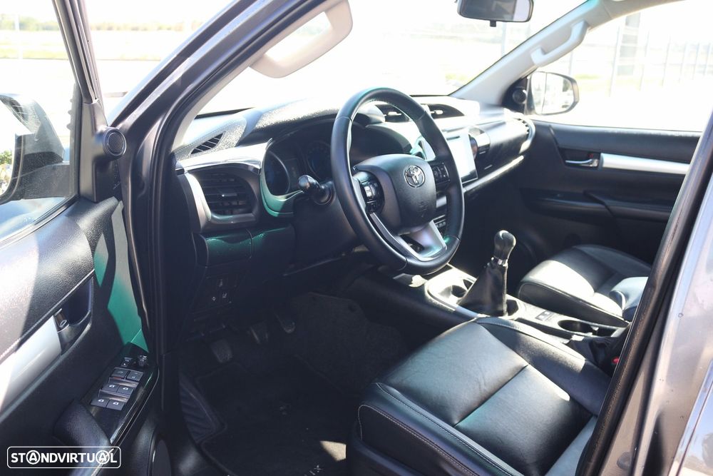 Toyota Hilux 2.4 D-4D 4WD Tracker - 19