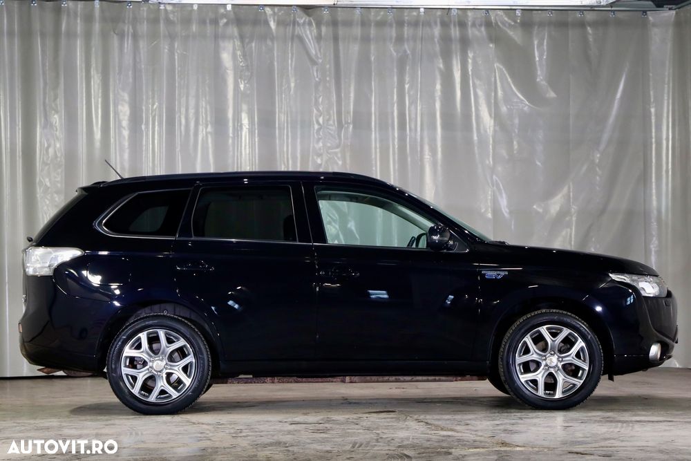 Mitsubishi Outlander 2.0 4WD Plug-In Hybrid - 38