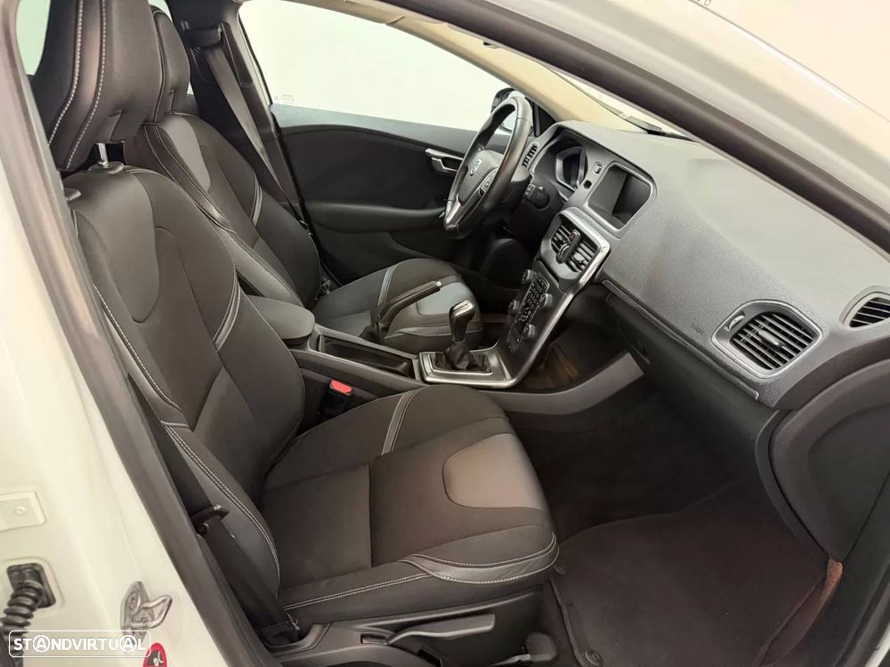Volvo V40 D2 Momentum - 20