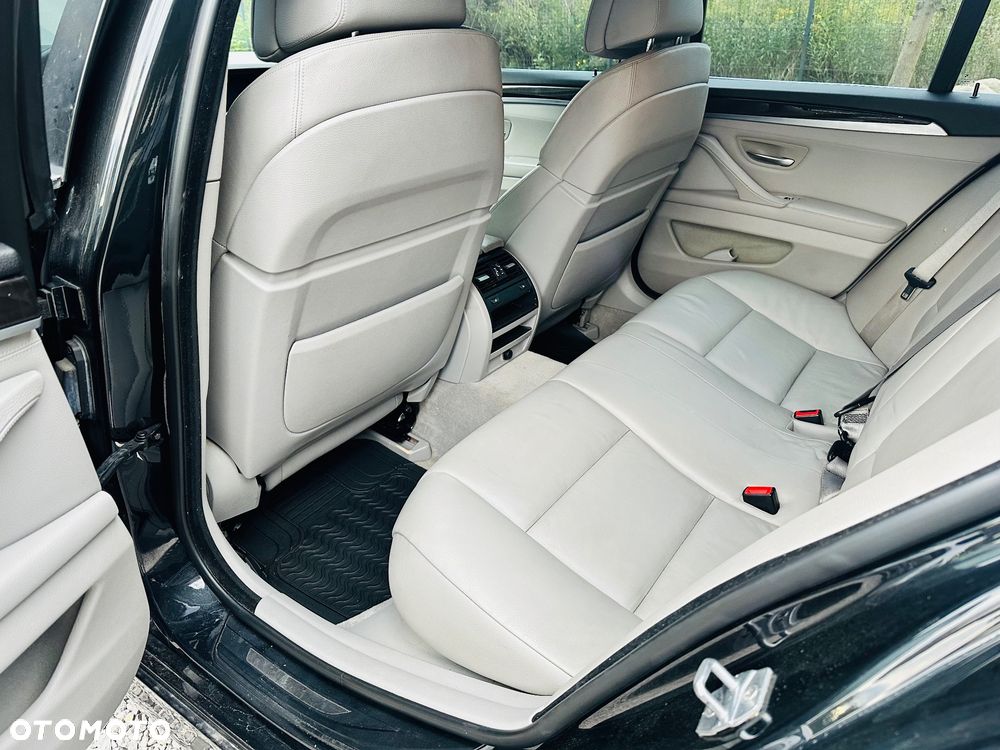 BMW Seria 5 535i xDrive Luxury Line - 13