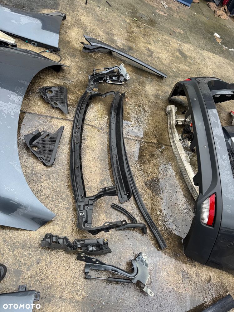 Renault grand scenic 3  grandscenic TEB66  / EA3 / Jz1V / TLALLE / SZHR / SAN513 // D22240 drzwi prawe lewe przednie tylne tył przód kompletny przód grand Scenic 3 szary ciemny drzwi prawe lewe lusterko składane zderzak tył tylni klapa bagażnika klapa tył lampy tył tylnie prawa lewa belka tylnia Podszybie kompletne osłoną słupka prawa lewa zawiasy maski prawy lewy wąż węże klimy podstawa akumulatora zbiorniczek spryskiwaczy filtr powietrza belka dolna przednia na dole zbiorniczek płynu chłodzącego  Lampa prawa lewa bixenon xenon 08120 /260100027r / 89902929  błotnik przód przedni prawy lewy maska pas przedni benzyna tce 130 benzyna zderzak przód przedni pdc 4 czujniki spryski Zenona komplet - 18