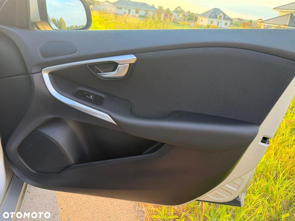 Volvo V40 D2 Drive-E Momentum - 30