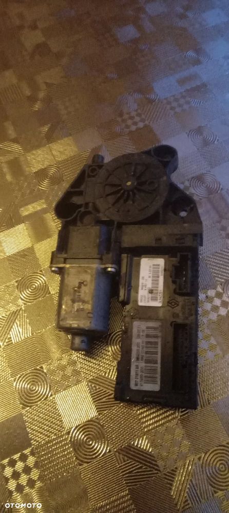 Scenic III silnik moduł szyby 807319718R - 1