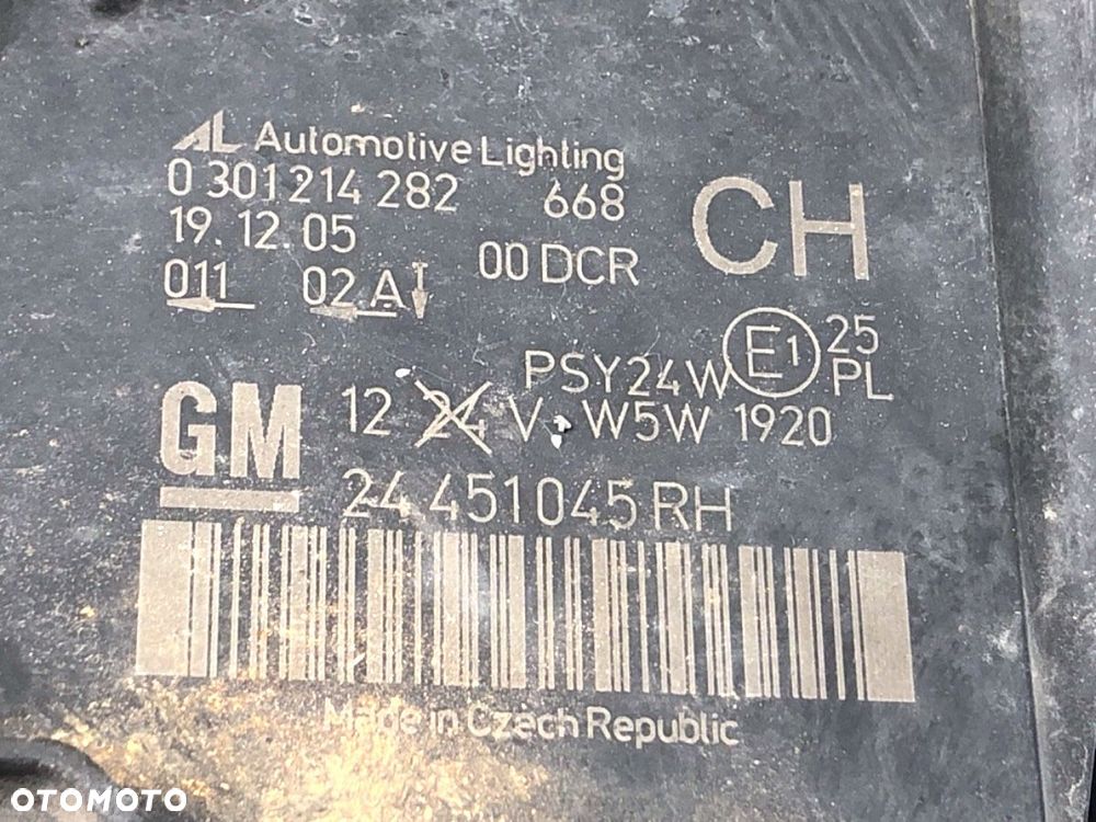 REFLEKTOR PRAWY PRZÓD XENON  OPEL ZAFIRA B Nadwozie pełne/minivan (A05) 2005 - 2015 1.9 CDTI VAN - 6