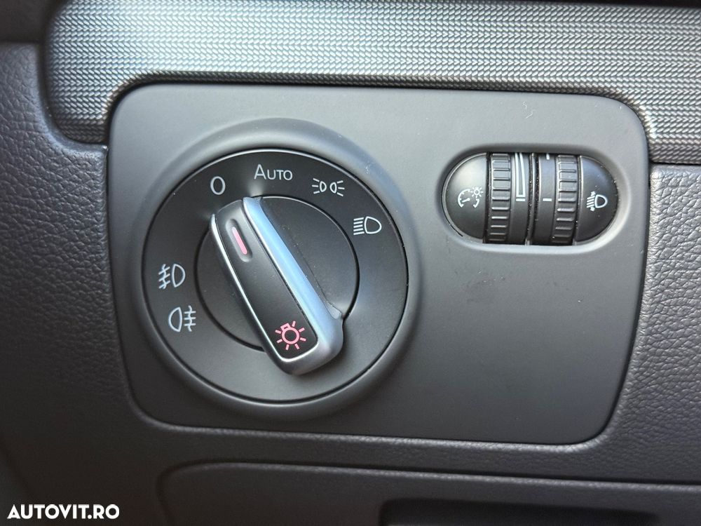 Volkswagen Golf 2.0 TDI DPF Style - 12