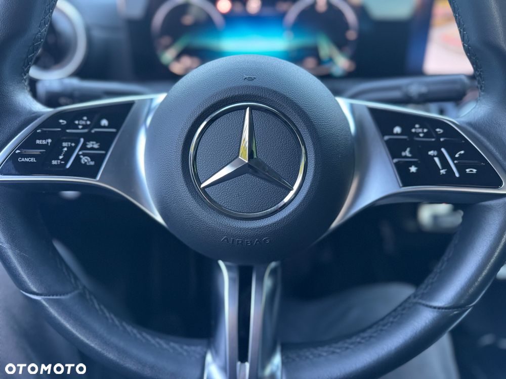 Mercedes-Benz CLA 200 7G-DCT - 24