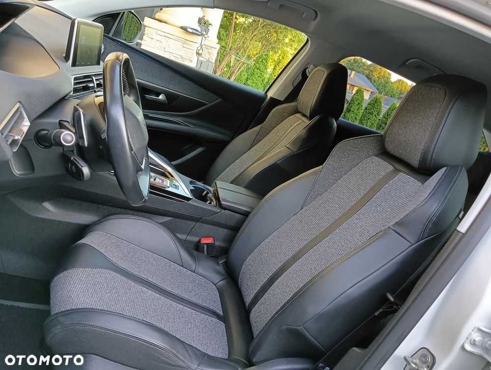 Peugeot 3008 BlueHDi 130 Stop & Start EAT8 Allure - 6