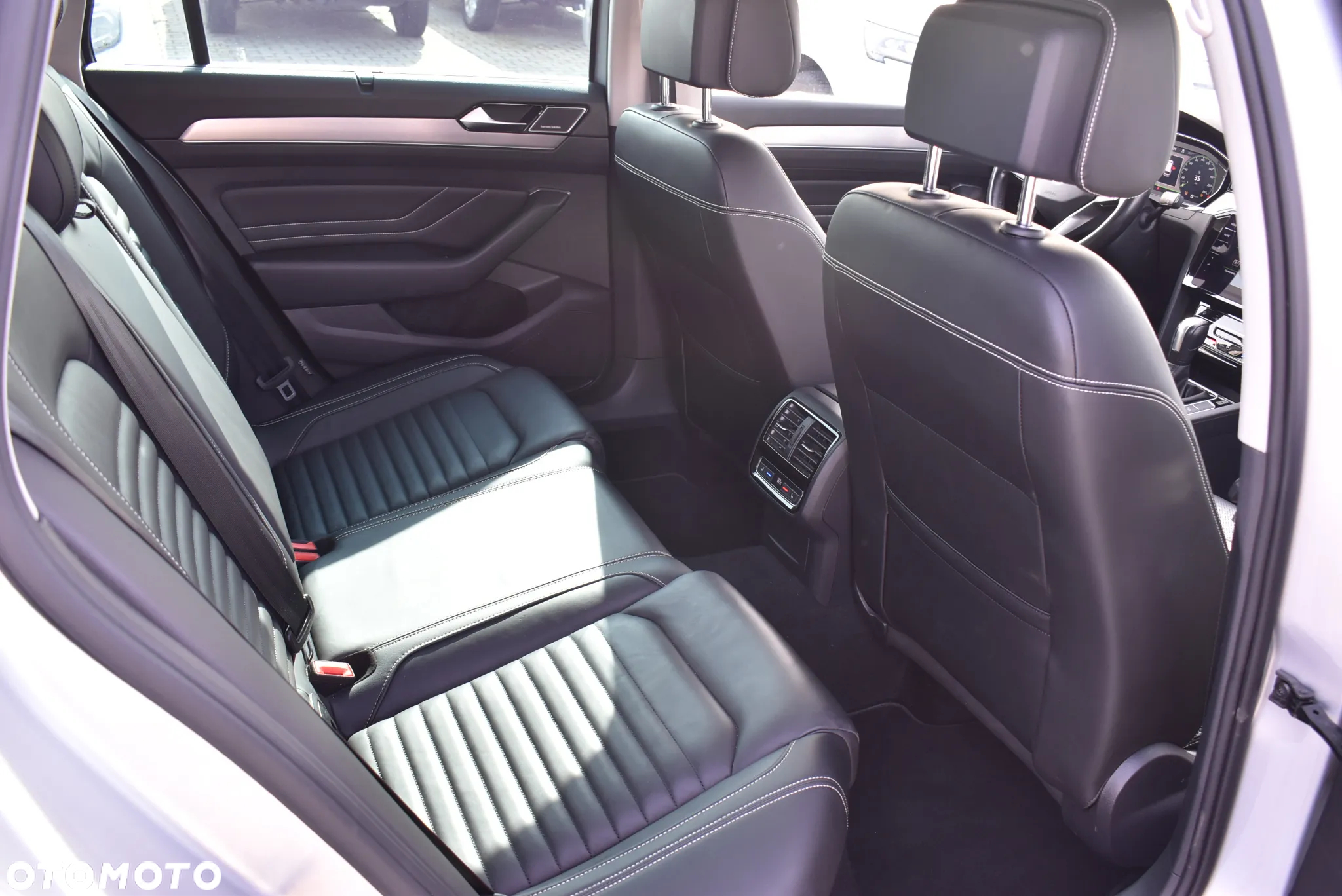 Volkswagen Passat 2.0 TDI Elegance DSG - 23