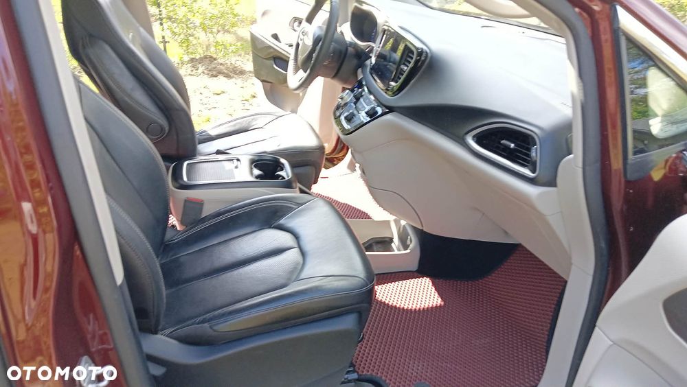 Chrysler Pacifica - 11