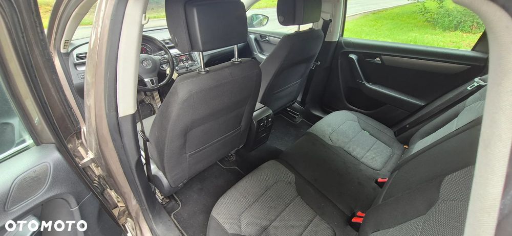 Volkswagen Passat - 22