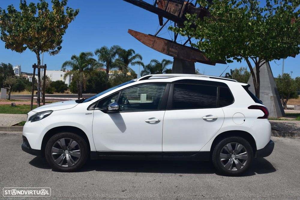 Peugeot 2008 1.2 PureTech Style - 4