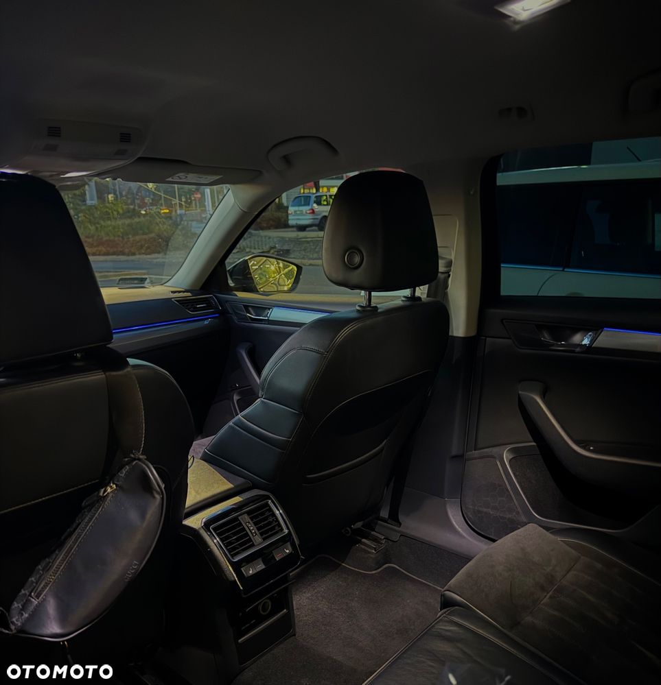 Skoda Superb 2.0 TDI Sportline DSG - 35