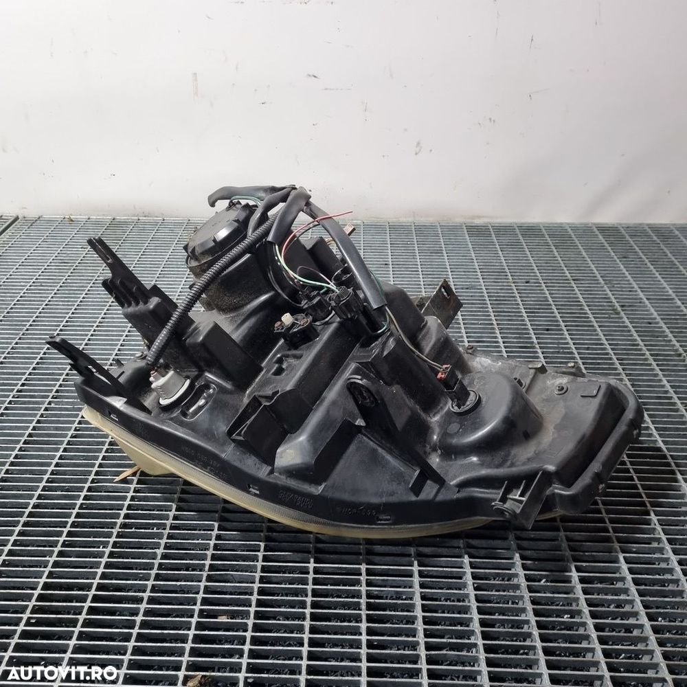 Far Dreapta Nissan X - Trail T31 2007 - 2013 SUV 4 Usi (1469) Xenon - 3