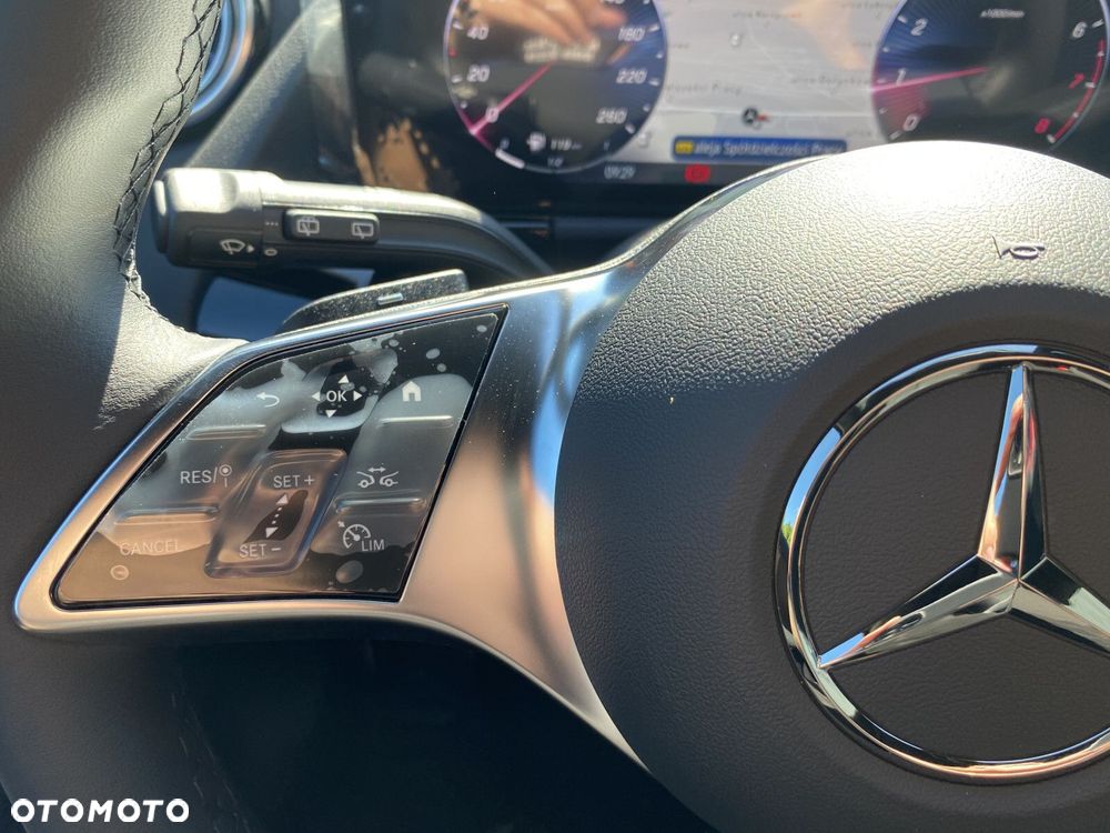 Mercedes-Benz GLA - 12