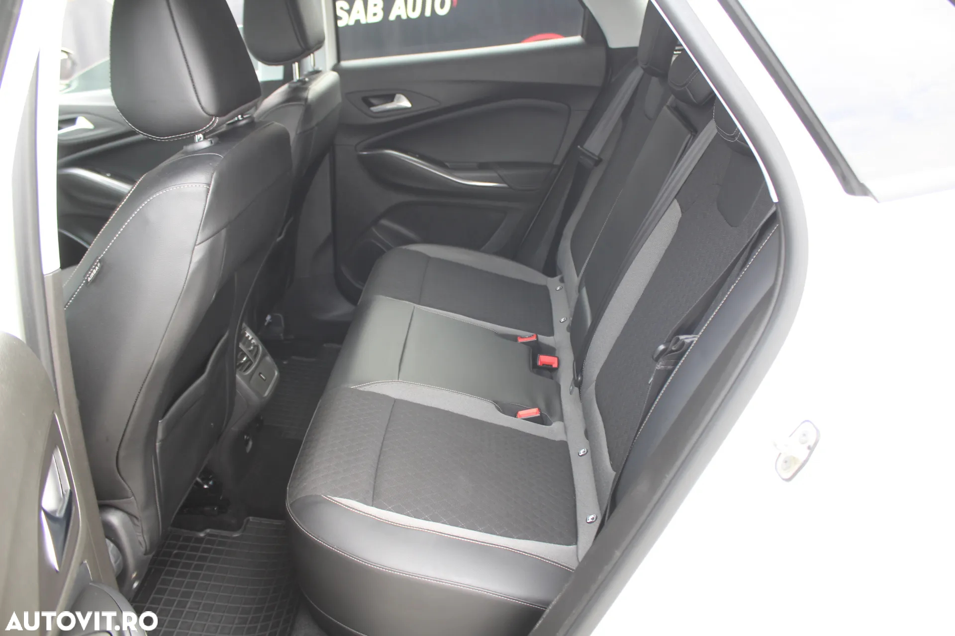 Opel Grandland X 1.6 Turbo Hybrid START/STOP 4X4 Elegance - 23