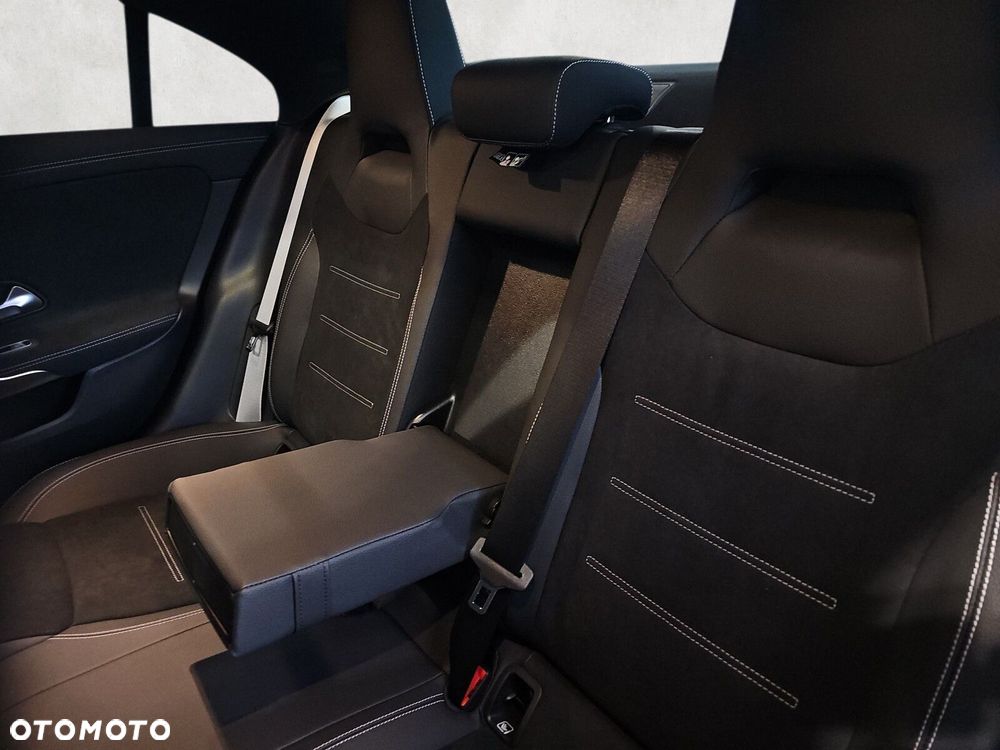 Mercedes-Benz CLA - 12