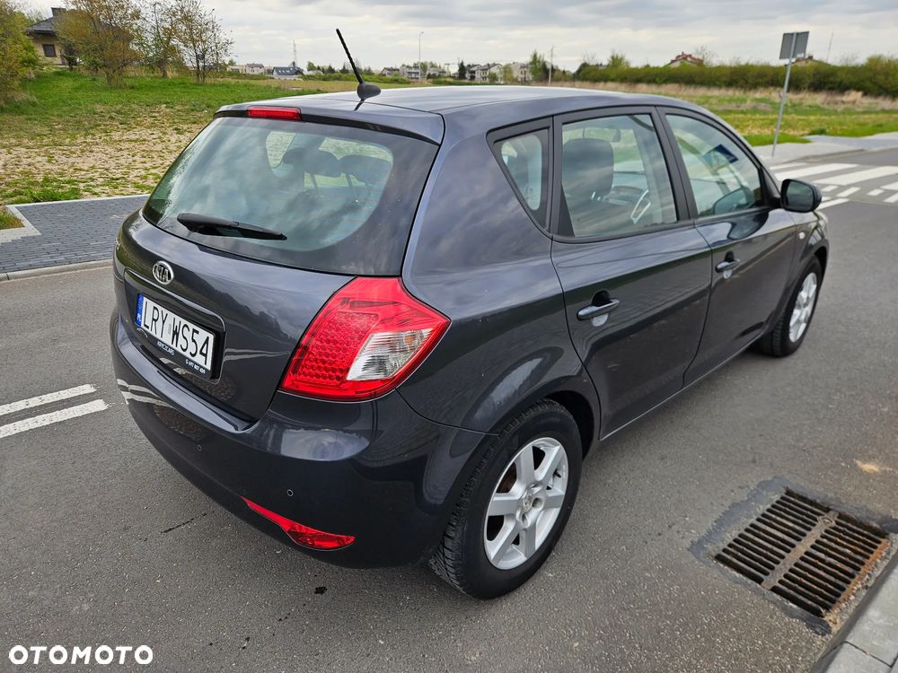 Kia Ceed 1.4 L - 6